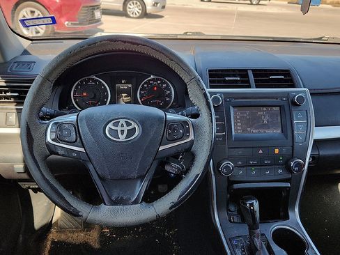 Used 2017 Toyota Camry image 6