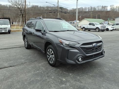 Used 2025 Subaru Outback Premium image 6