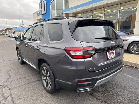 Used 2023 Honda Pilot Elite image 3