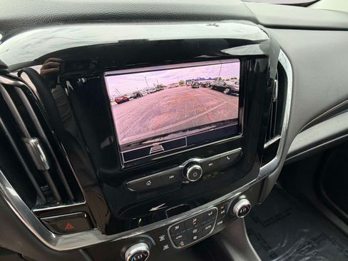 Used 2021 Chevrolet Traverse LS FWD image 9