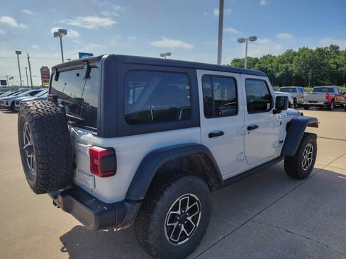 Used 2025 Jeep Wrangler Unlimited Rubicon AWD/4WD image 5