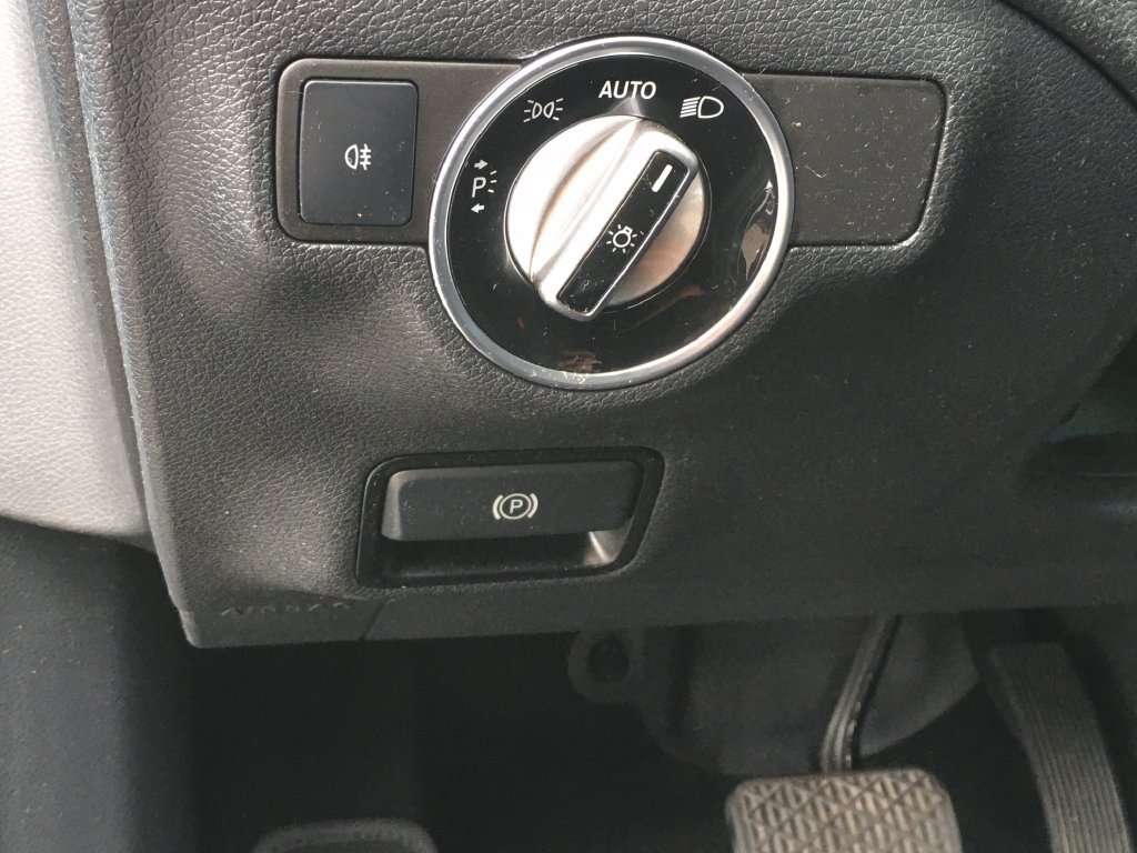 Used 2018 Mercedes-Benz CLA 250 4MATIC image 17