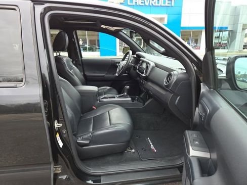 Used 2018 Toyota Tacoma TRD Sport image 50
