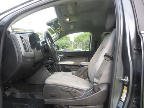 Used 2017 Chevrolet Colorado LT w/ LT Convenience Package RWD image 14