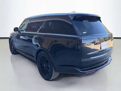 New 2025 Land Rover Range Rover Long Wheelbase SE image 3