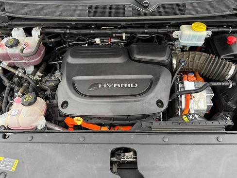 Used 2021 Chrysler Pacifica Limited w/ Uconnect Theater Family Group image 37