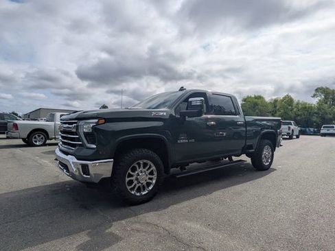 Used 2025 Chevrolet Silverado 3500 LTZ w/ LTZ Premium Package AWD/4WD image 8