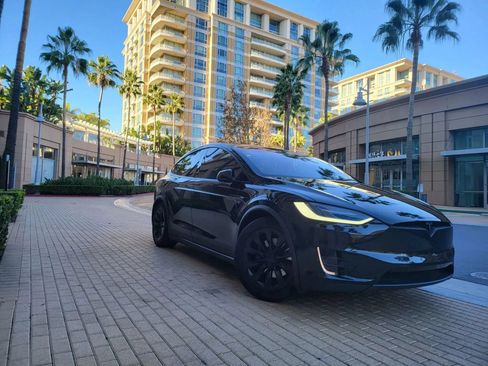 Used 2018 Tesla Model X 100D AWD/4WD image 3