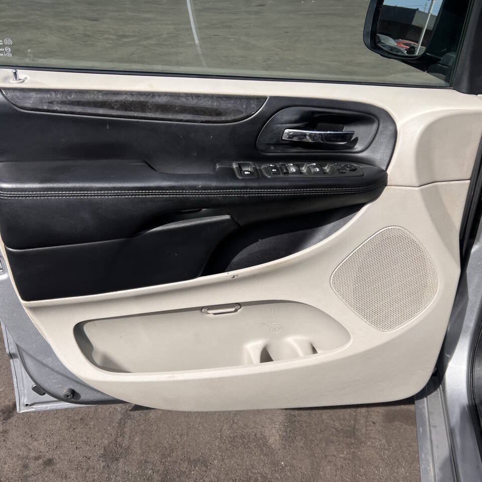 Used 2013 Dodge Grand Caravan SXT FWD image 16