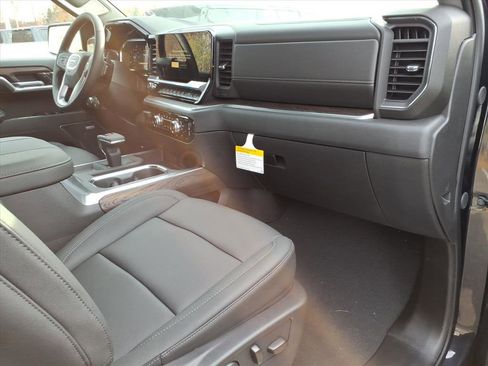 New 2026 GMC Sierra 1500 SLT image 9