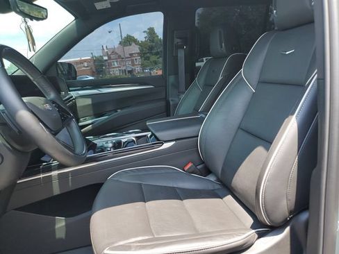 Certified 2025 Cadillac Escalade Sport w/ Touring Package AWD/4WD image 17