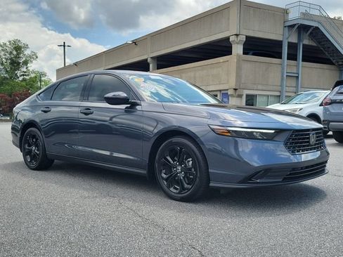 Certified 2025 Honda Accord SE image 3