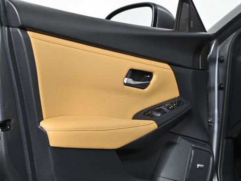 Used 2024 Nissan Sentra SV w/ SV Premium Package image 30