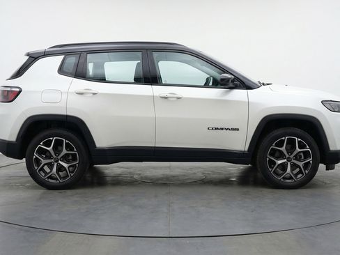 Used 2025 Jeep Compass Limited image 11