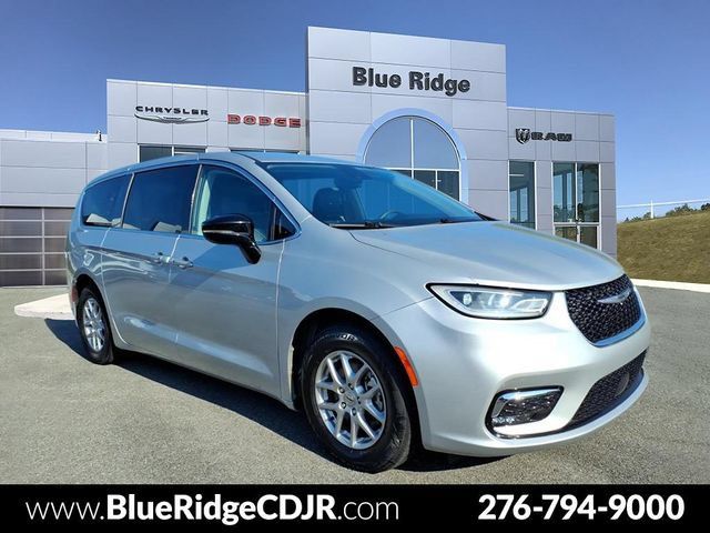 Used 2024 Chrysler Pacifica Touring-L FWD image 1