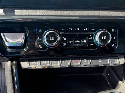 Used 2024 GMC Sierra 1500 AT4 w/ Technology Package image 19