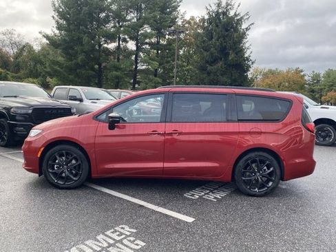New 2026 Chrysler Pacifica Limited w/ S Appearance Package image 4
