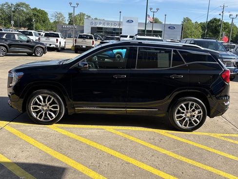 Used 2022 GMC Terrain Denali w/ Denali Premium Package AWD/4WD image 9