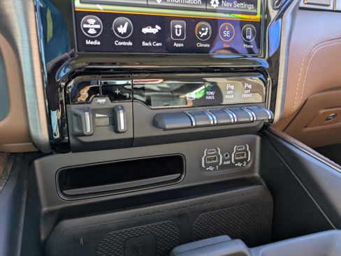 Used 2021 RAM 2500 Limited image 19