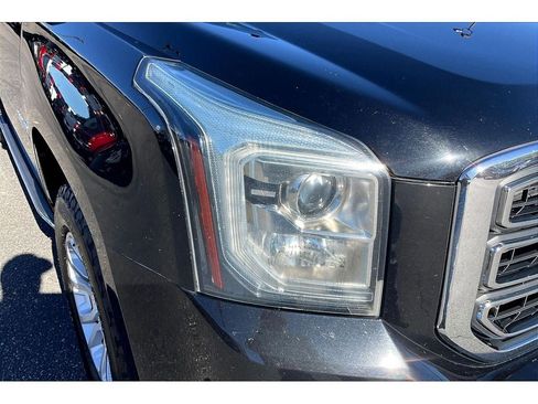 Used 2018 GMC Yukon SLT image 30