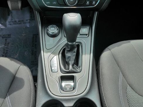 Used 2019 Jeep Cherokee Latitude w/ Popular Appearance Group AWD/4WD image 26
