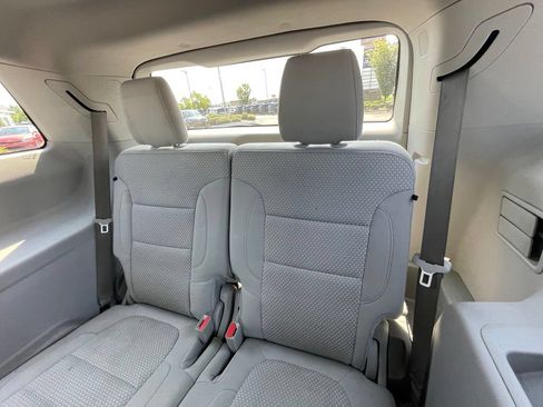 Used 2021 GMC Acadia SLE FWD image 26