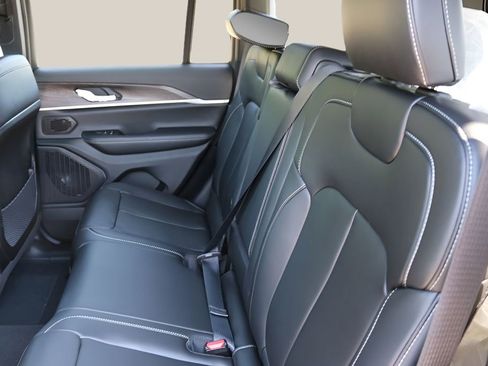 New 2026 Jeep Grand Cherokee Limited AWD/4WD image 16