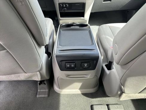 Used 2020 Toyota Sienna XLE image 26