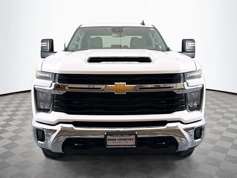 Used 2024 Chevrolet Silverado 2500 LT w/ Convenience Package AWD/4WD image 2