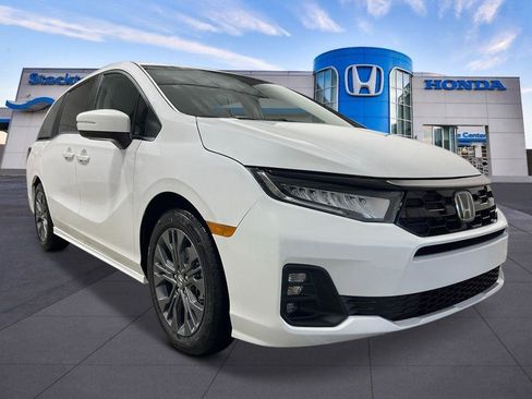 New 2026 Honda Odyssey Touring image 9