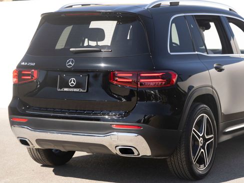 Used 2026 Mercedes-Benz GLB 250 image 11
