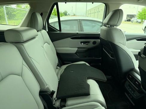 Used 2024 Honda Pilot EX-L image 3