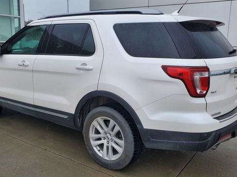 Certified 2018 Ford Explorer XLT w/ Equipment Group 202A AWD/4WD image 4