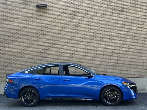 New 2026 Nissan Sentra SR w/ Floor Mat Package FWD image 4