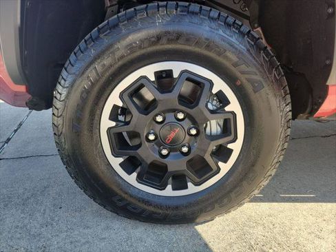 Certified 2025 Toyota Tacoma TRD Off-Road image 29