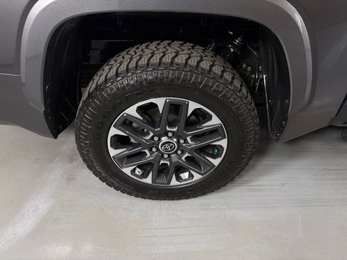 Used 2023 Toyota Tundra Limited AWD/4WD image 11