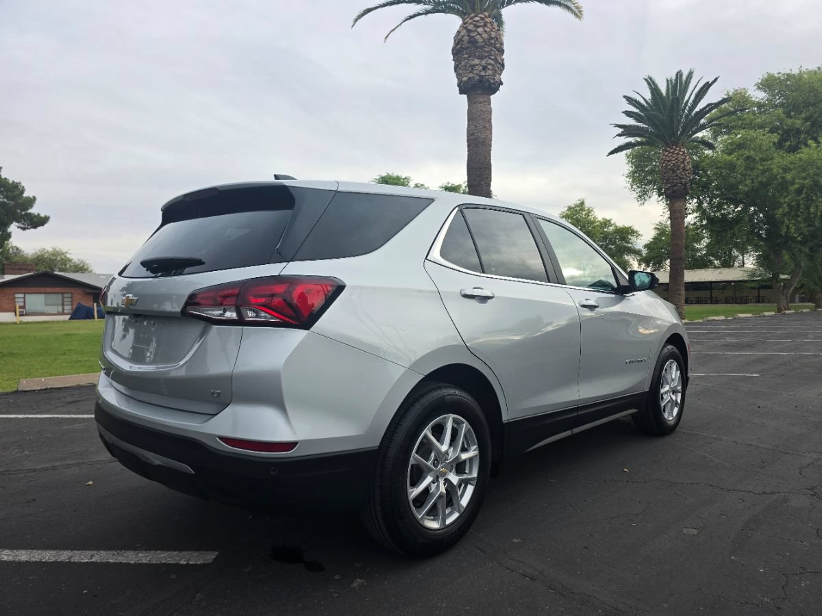 Used 2022 Chevrolet Equinox LT w/ Driver Convenience Package FWD image 9
