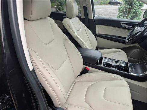 Used 2020 Ford Edge Titanium w/ Equipment Group 301A FWD image 12