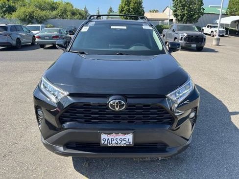 Used 2020 Toyota RAV4 XLE Premium FWD image 2