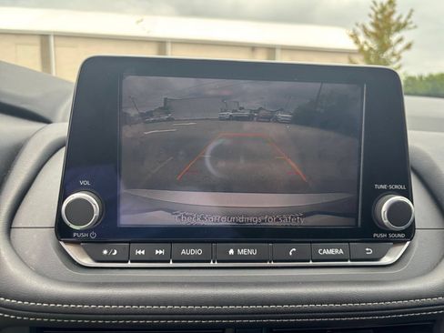 Used 2025 Nissan Rogue SV AWD/4WD image 27