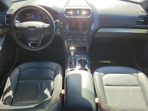 Used 2018 Ford Explorer XLT w/ Equipment Group 202A image 13
