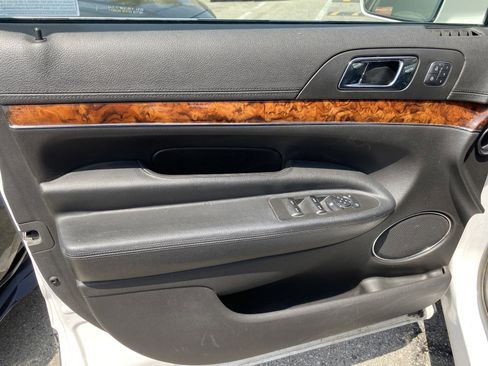 Used 2019 Lincoln MKT AWD image 8