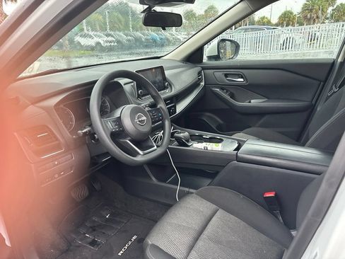 Certified 2024 Nissan Rogue SV FWD image 4