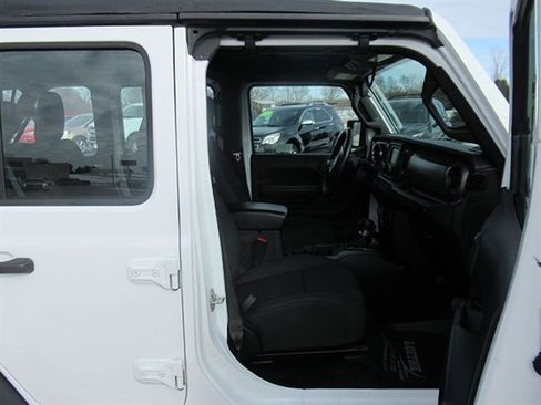 Used 2018 Jeep Wrangler Unlimited Sport image 13