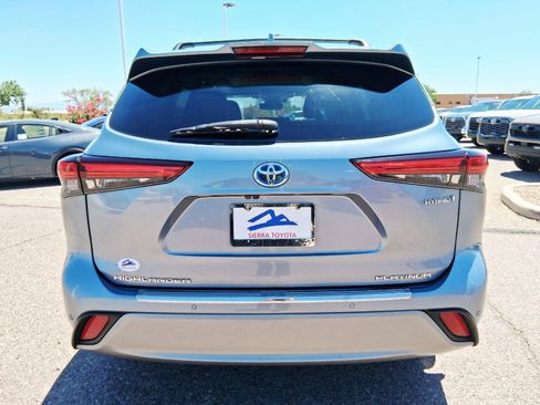 Used 2021 Toyota Highlander Platinum AWD/4WD image 4