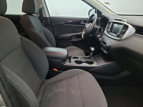 Used 2019 Kia Sorento LX w/ LX Convenience Package image 21