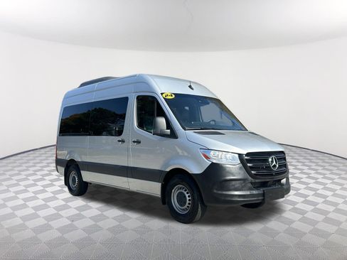 Used 2024 Mercedes-Benz Sprinter 2500 image 4
