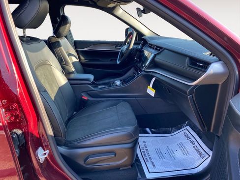 New 2026 Jeep Grand Cherokee Altitude image 15