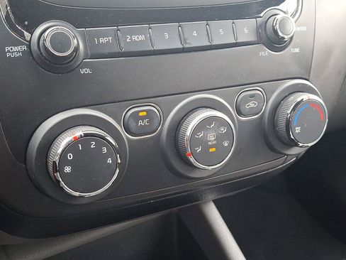 Used 2017 Kia Forte LX image 16