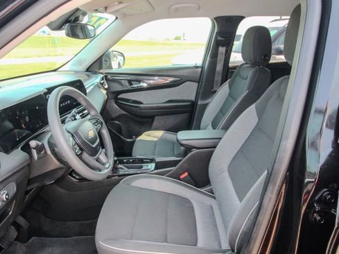Used 2025 Chevrolet TrailBlazer LT AWD/4WD image 13
